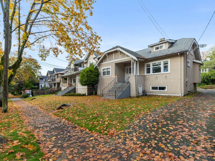 2325 W 8th Avenue, Vancouver, BC, V6K 2A8
