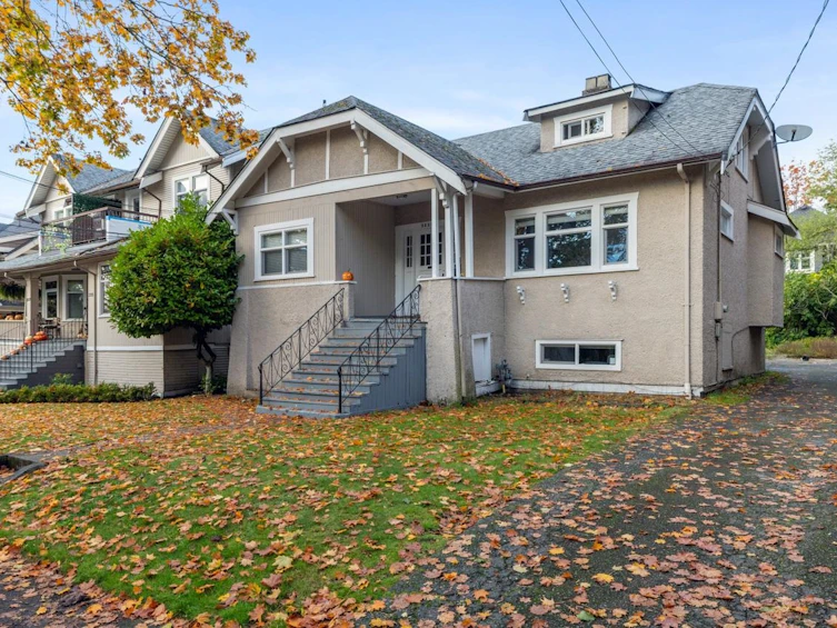 2325 W 8th Avenue, Vancouver, BC, V6K 2A8 - 3