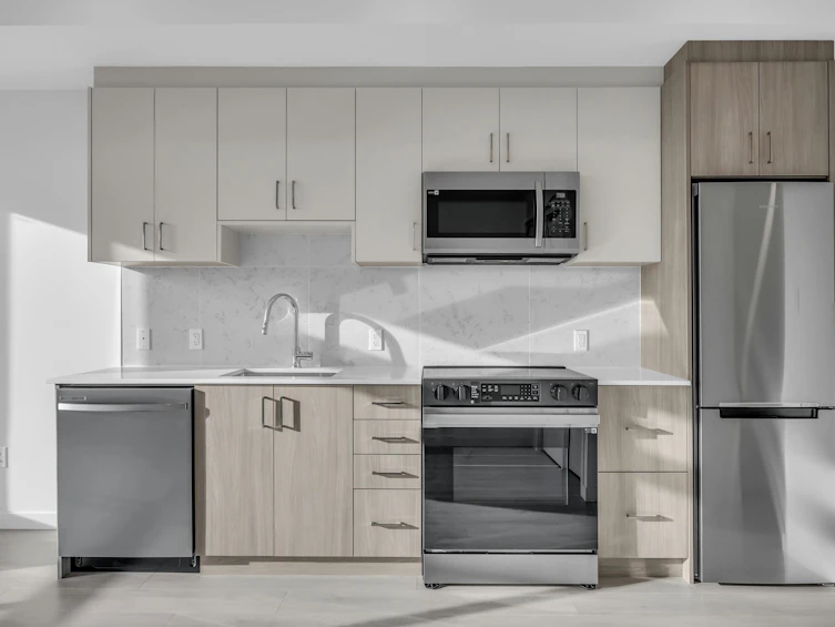E405-13858 108 Avenue, Surrey, BC, V3T 0T8 - 2