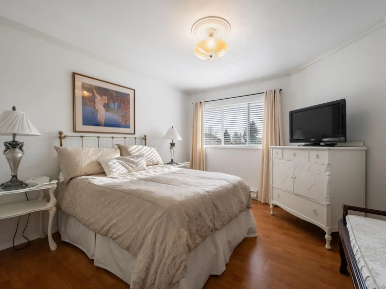 405-15991 Thrift Avenue, Surrey, BC, V4B 2M9 - 11