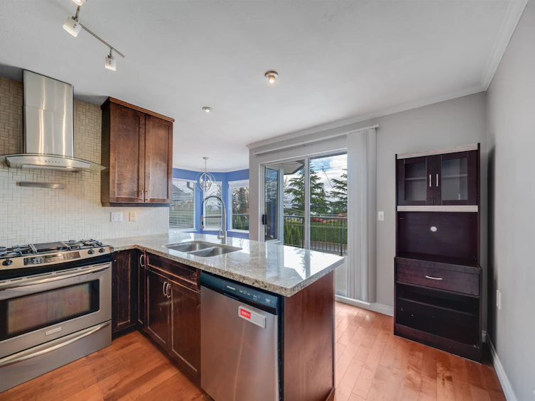 15555 Buena Vista Avenue, Surrey, BC, V4B 1Y9 - 12