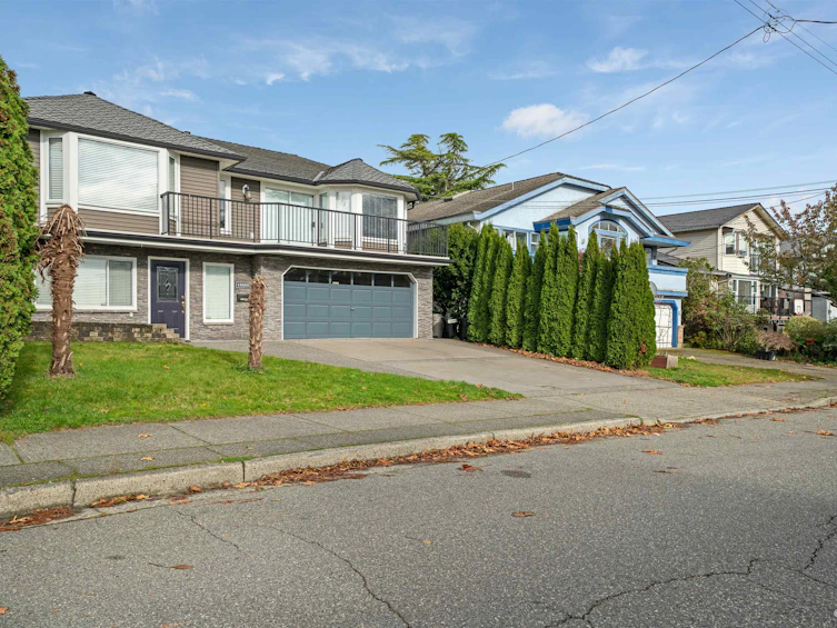 15555 Buena Vista Avenue, Surrey, BC, V4B 1Y9 - 3