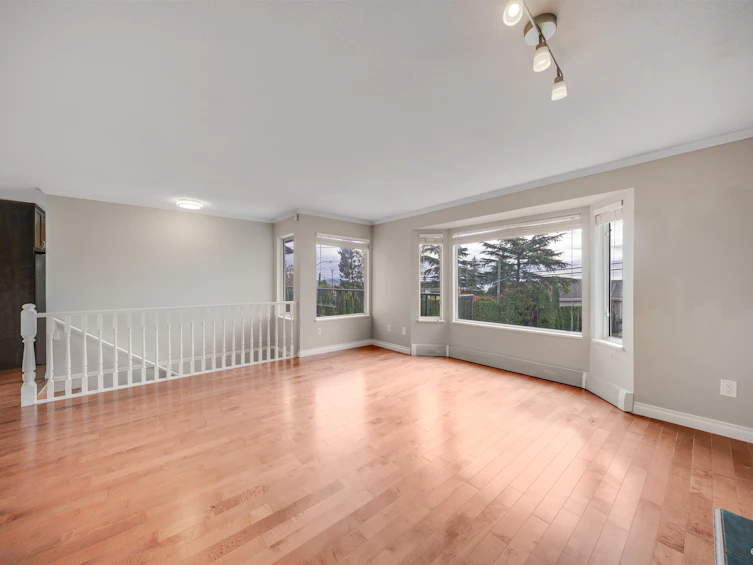 15555 Buena Vista Avenue, Surrey, BC, V4B 1Y9 - 8