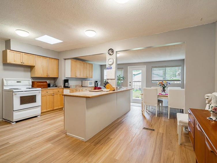 19901 38 Avenue, Langley, BC, V3A 2T6 - 8