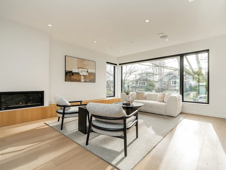 365 E 24th Avenue, Vancouver, BC, V5V 1Z8 - 3
