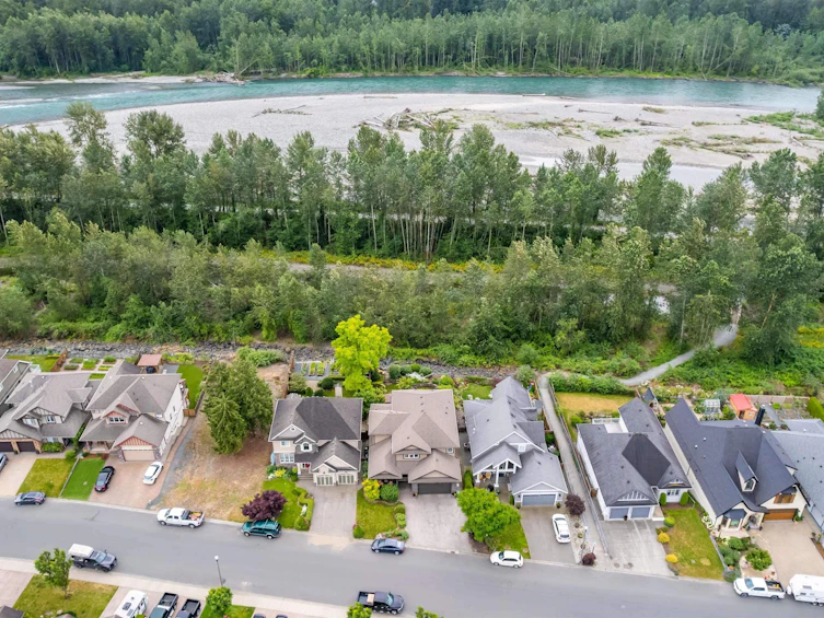 44498 Mclaren Drive, Chilliwack, BC, V2R 0A3 - 2
