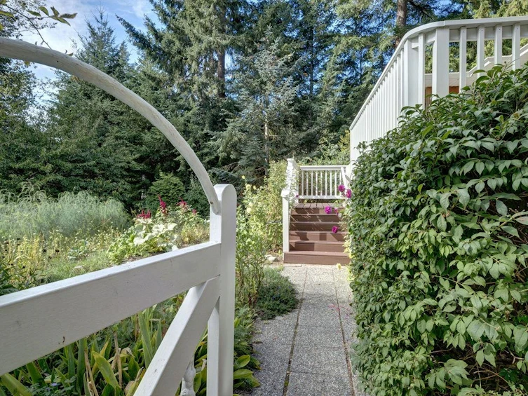 8050 Redrooffs Road, Halfmoon Bay, BC, V7Z 1A5 - 2