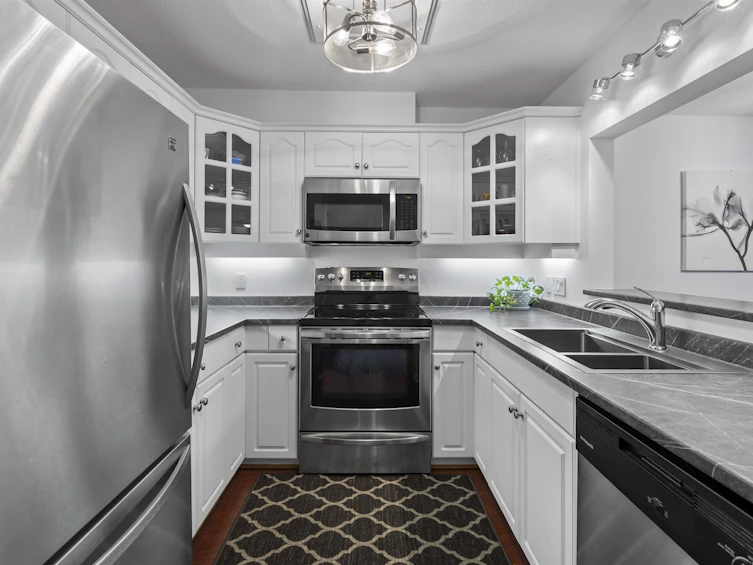 207-17730 58a Avenue, Surrey, BC, V3S 8M5 - 3