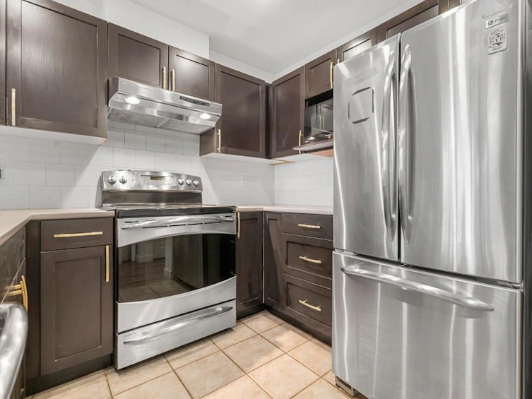 302-365 E 1st Street, North Vancouver, BC, V7L 4W5 - 2
