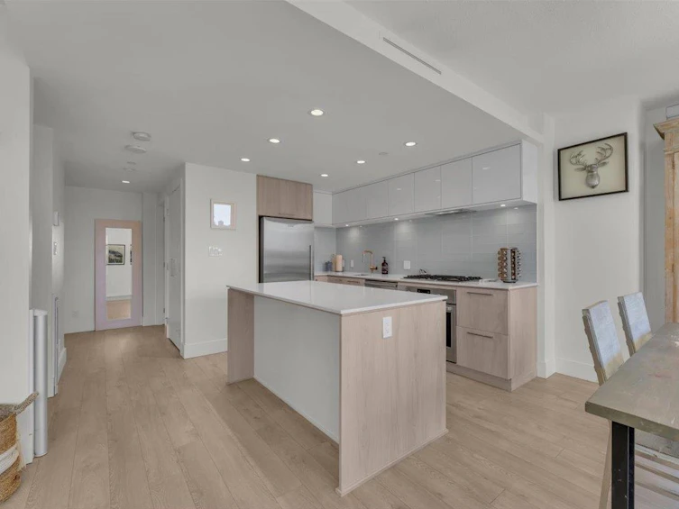 405-680 Seylynn Crescent, North Vancouver, BC, V7J 2L6 - 4