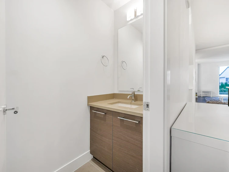 16-909 Clarke Road, Port Moody, BC, V3H 1L6 - 16
