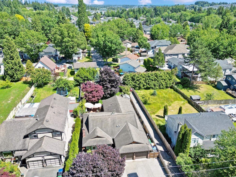 6696 140th Street, Surrey BC V3W 9C3