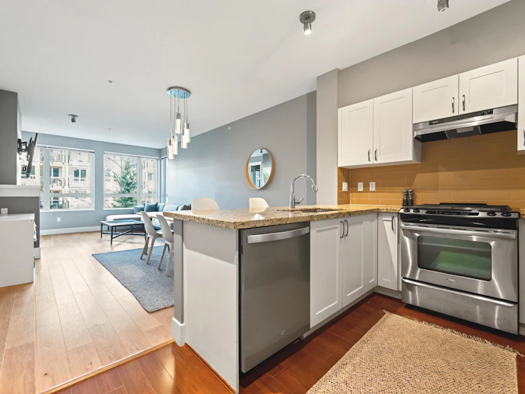 209-2601 Whiteley Court, North Vancouver, BC, V7J 2R7 - 2