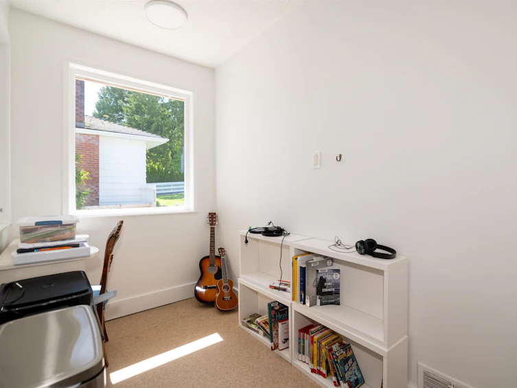 823 Calverhall Street, North Vancouver, BC, V7L 1X8 - 13