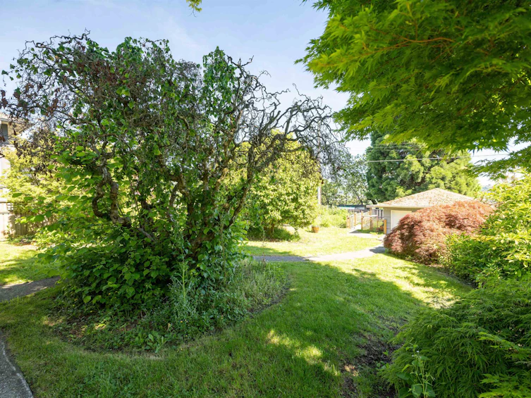823 Calverhall Street, North Vancouver, BC, V7L 1X8 - 17