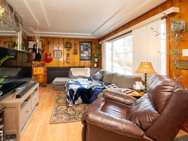 7323 10 Avenue, Burnaby, BC, V3N 2R8 - 4