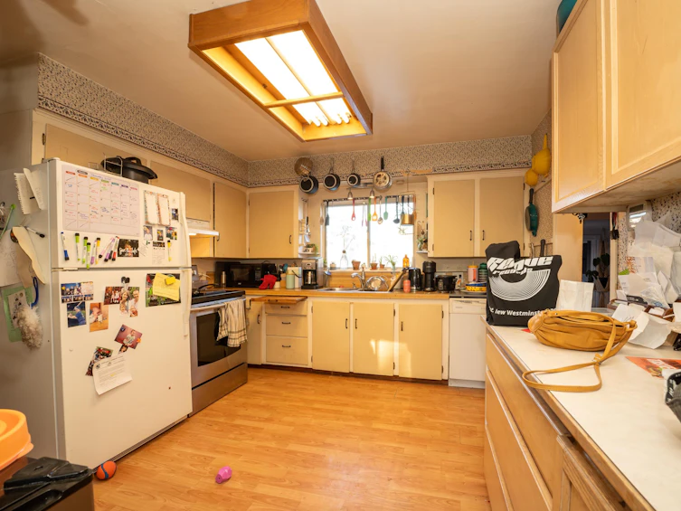 7323 10 Avenue, Burnaby, BC, V3N 2R8 - 8