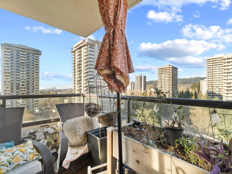 1402-9521 Cardston Court, Burnaby, BC, V3N 4R8 - 4