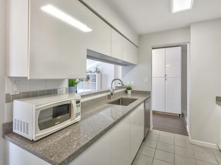 708-9633 Manchester Drive, Burnaby, BC, V3N 4Y9 - 2