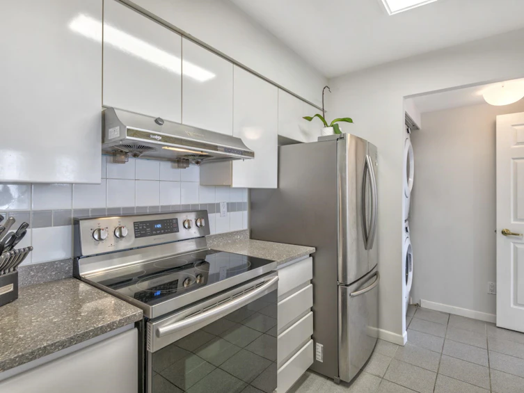 708-9633 Manchester Drive, Burnaby, BC, V3N 4Y9 - 5