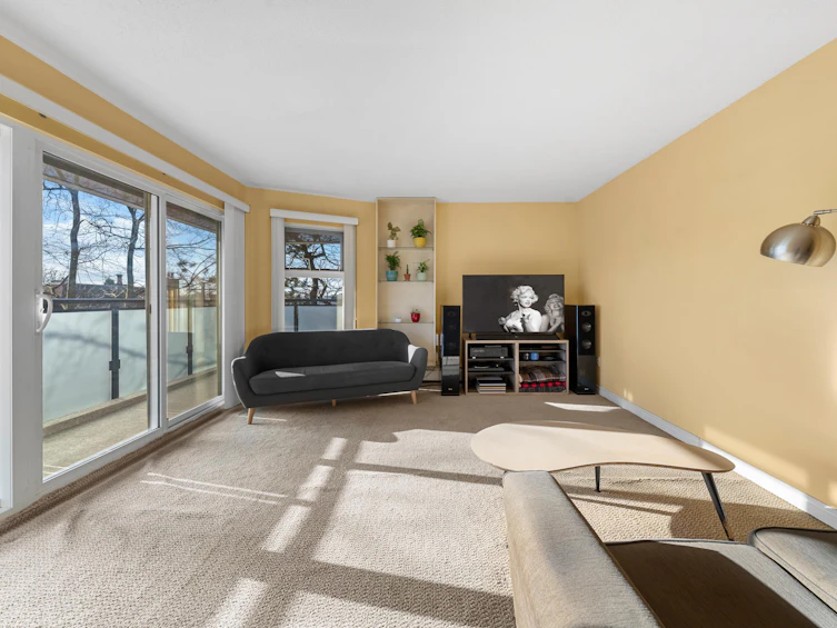 301-2250 Oxford Street, Vancouver, BC, V5L 1G1 - 2