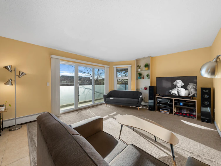301-2250 Oxford Street, Vancouver, BC, V5L 1G1 - 3