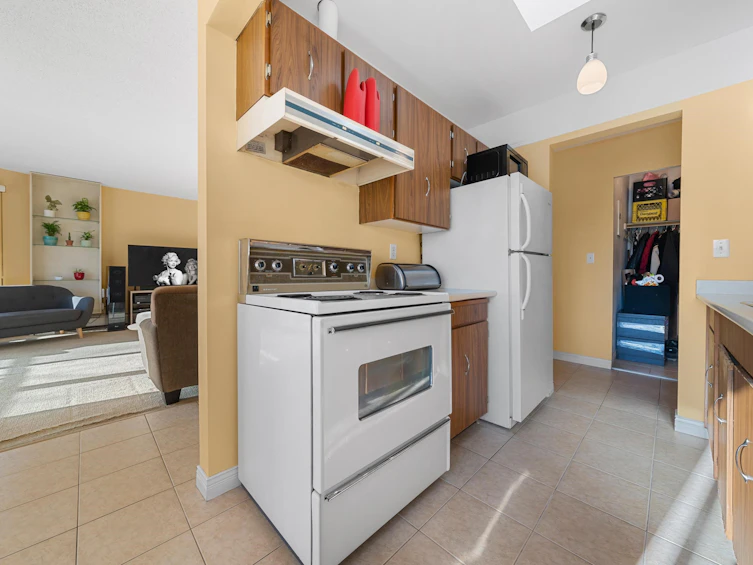 301-2250 Oxford Street, Vancouver, BC, V5L 1G1 - 7