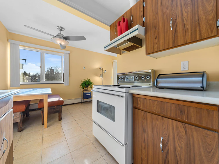 301-2250 Oxford Street, Vancouver, BC, V5L 1G1 - 10