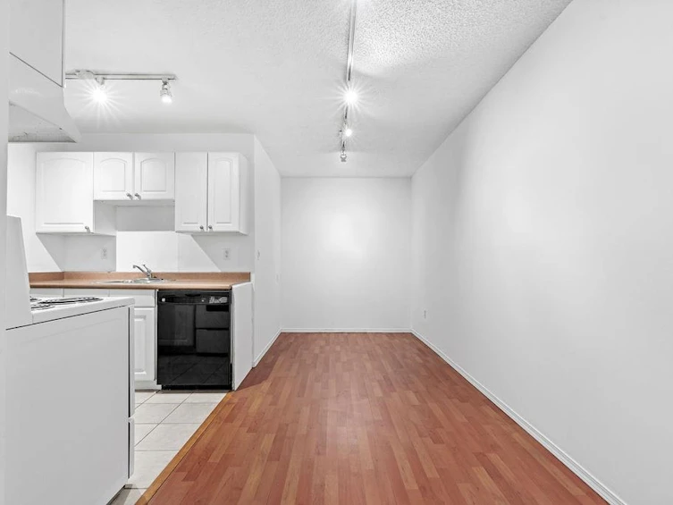 105-240 Mahon Avenue, North Vancouver, BC, V7M 3H4 - 14