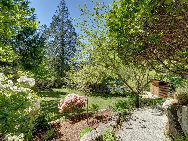 5950 Tillicum Bay Road, Sechelt, BC, V7Z 0C7 - 5