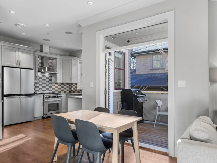 334 W 14th Avenue, Vancouver, BC, V5Y 1X4 - 4