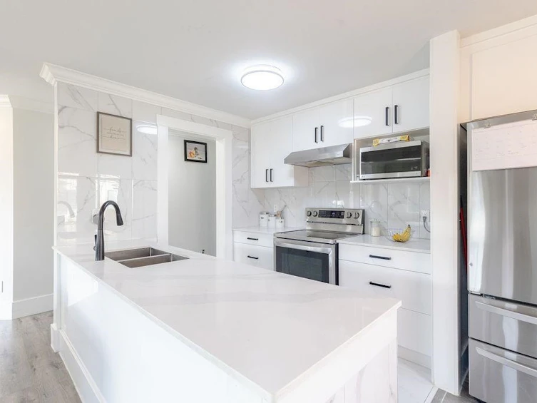 402-8972 Fleetwood Way, Surrey, BC, V3R 0T5 - 8