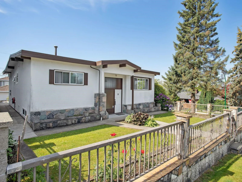 4004 Parker Street, Burnaby BC V5C 3B9