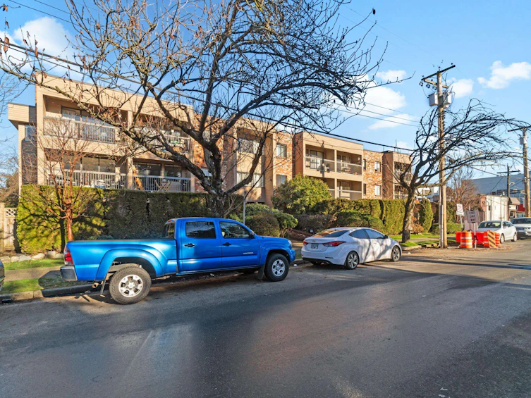 201-1825 W 8th Avenue, Vancouver, BC, V6J 1V9 - 2