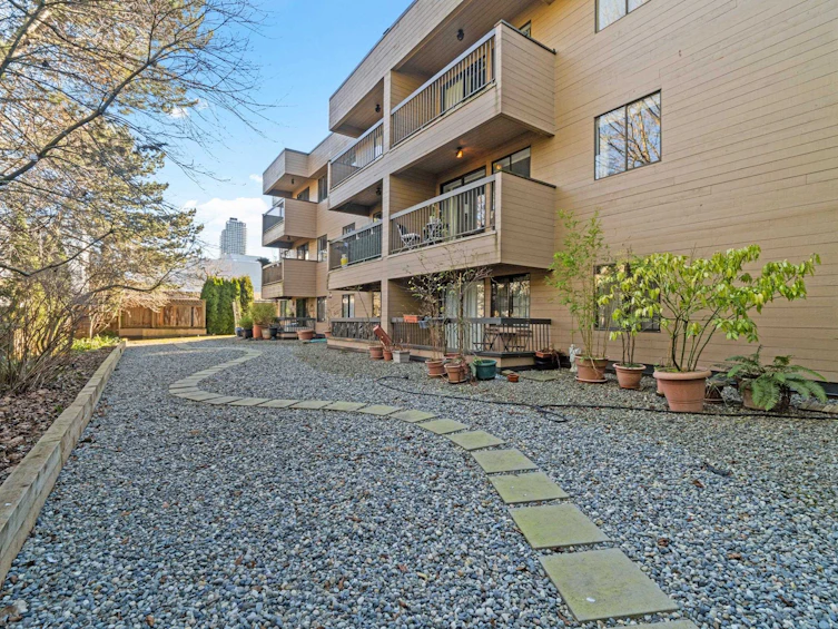 201-1825 W 8th Avenue, Vancouver, BC, V6J 1V9 - 17