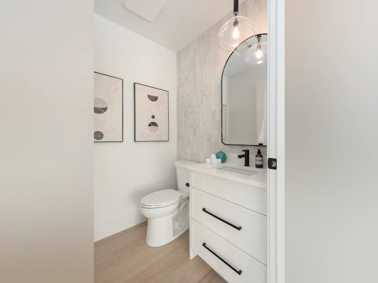 1075 E 22nd Avenue, Vancouver, BC, V5V 1W2 - 9