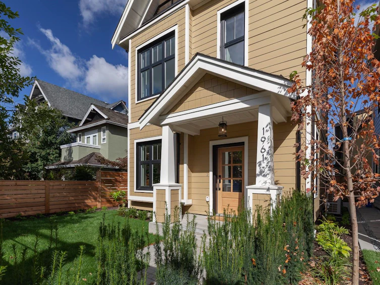1961 Napier Street, Vancouver, BC, V5L 2N6 - 2