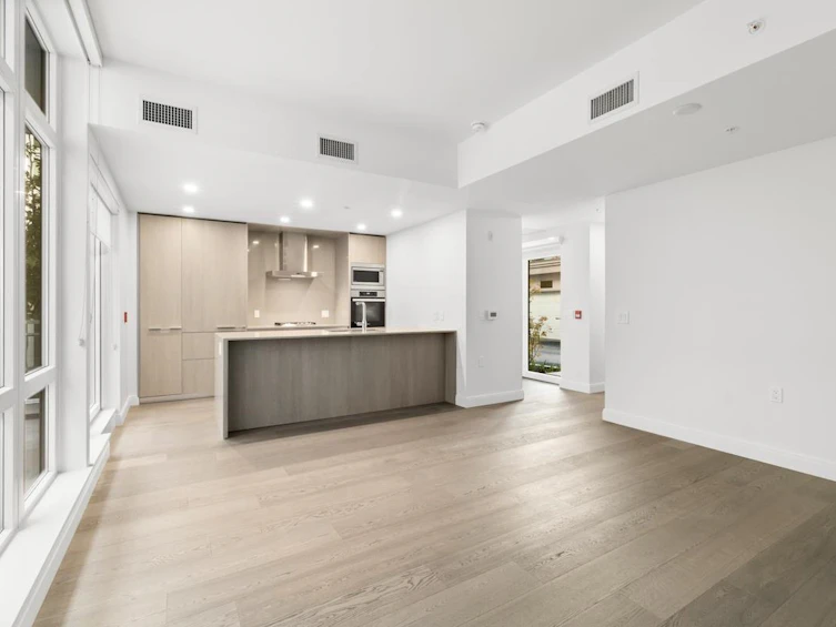 4926 Cambie Street, Vancouver, BC, V5Z 0K1 - 4