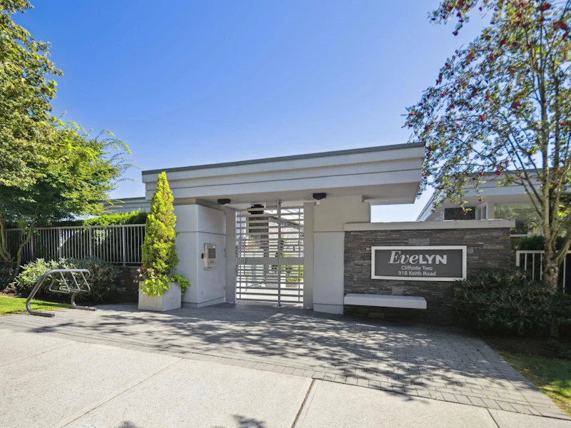 301 - 918 Keith Road, West Vancouver BC V7T 1M3