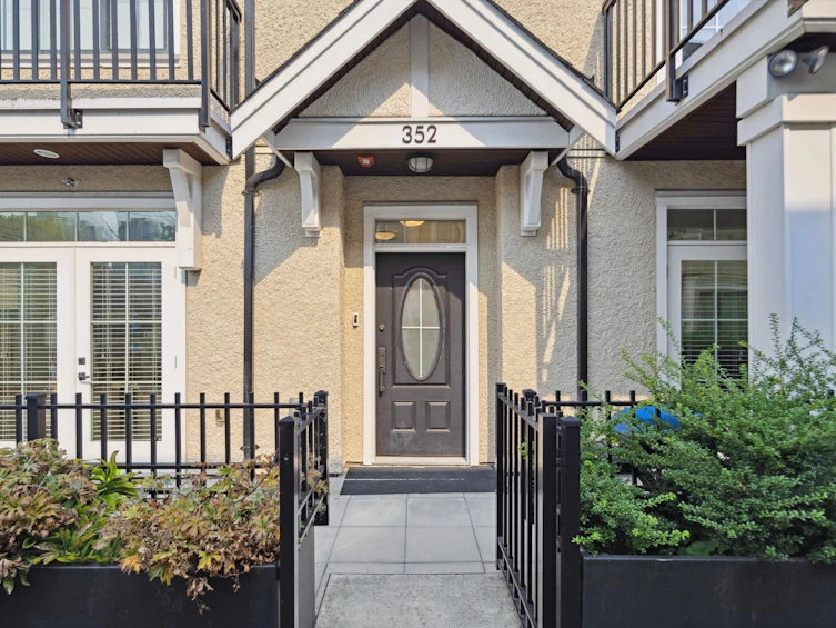 352 W 62nd Avenue, Vancouver, BC, V5X 2E3 - 3