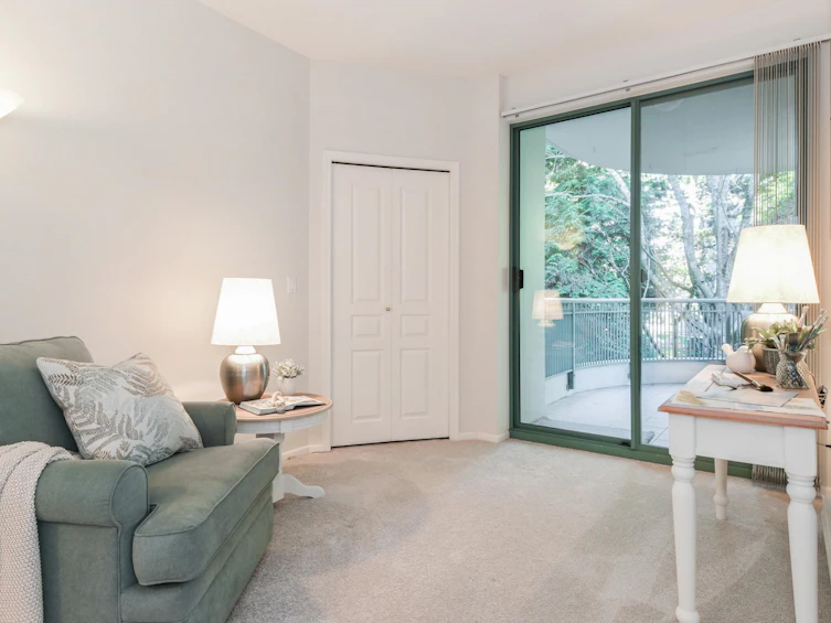 207-1745 Martin Drive, Surrey, BC, V4A 9T5 - 13