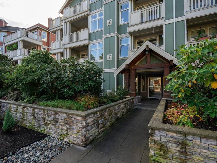 202-15350 16a Avenue, Surrey, BC, V4A 1S9 - 15