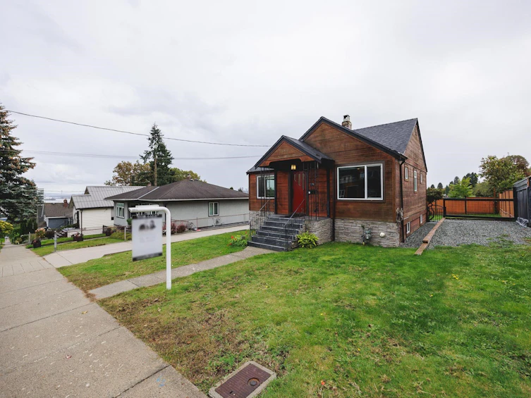 362 Alberta Street, New Westminster, BC, V3L 3J4 - 2