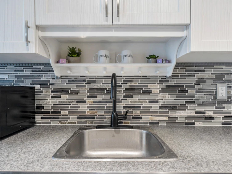 8969 Horne Street, Burnaby, BC, V3N 4J8 - 14