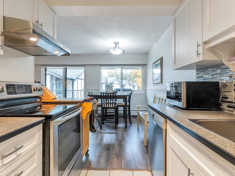 8969 Horne Street, Burnaby, BC, V3N 4J8 - 15
