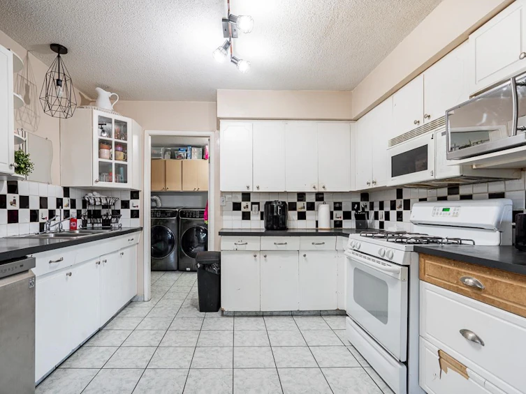13976 Douglas Road, Surrey, BC, V3R 5M9 - 13