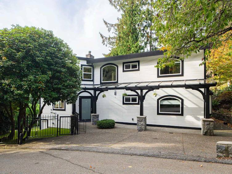 5747 Telegraph Trail, West Vancouver, BC, V7W 1R3 - 2