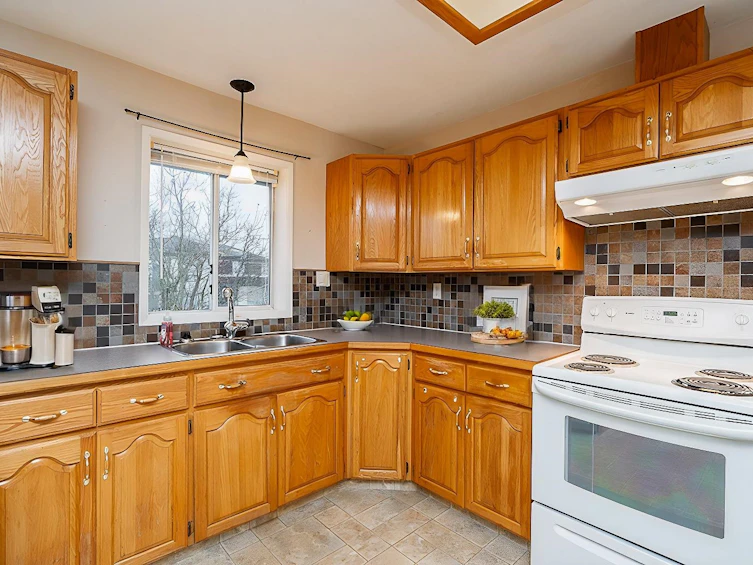 14096 89a Avenue, Surrey, BC, V3V 7T4 - 5