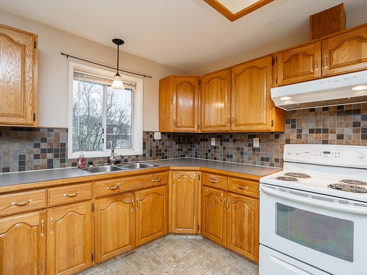 14096 89a Avenue, Surrey, BC, V3V 7T4 - 22