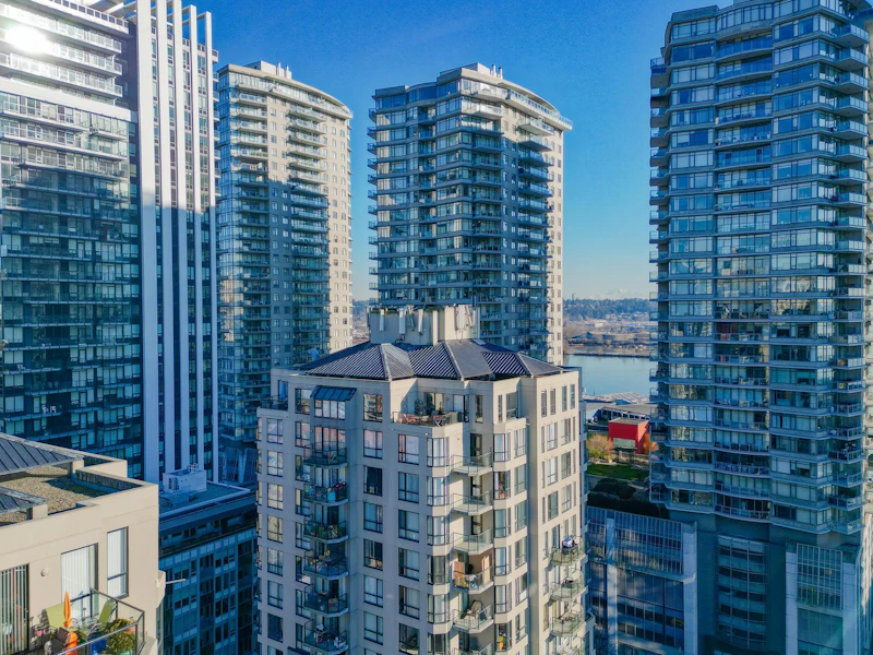 PH04 - 828 Agnes Street, New Westminster BC V3M 6R4